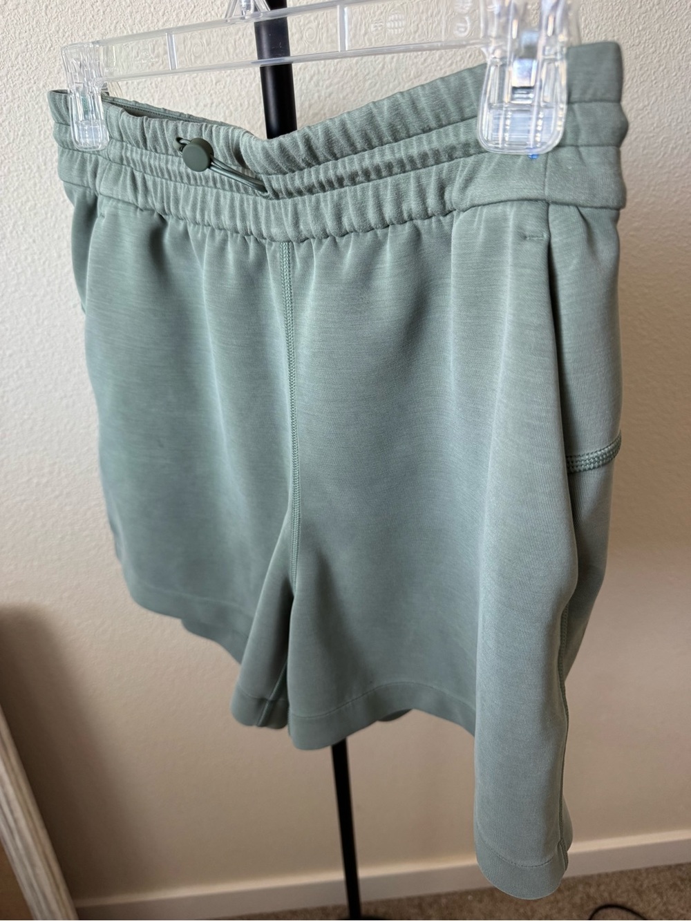 Lululemon Softstreme Women’s Green Shorts - Picture 2 of 5